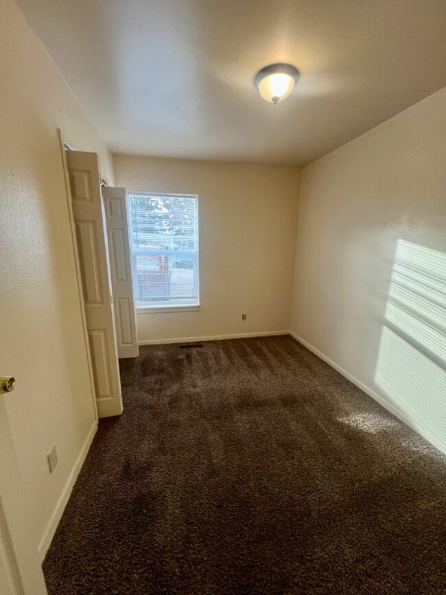 Building Photo - Three bedroom now ready