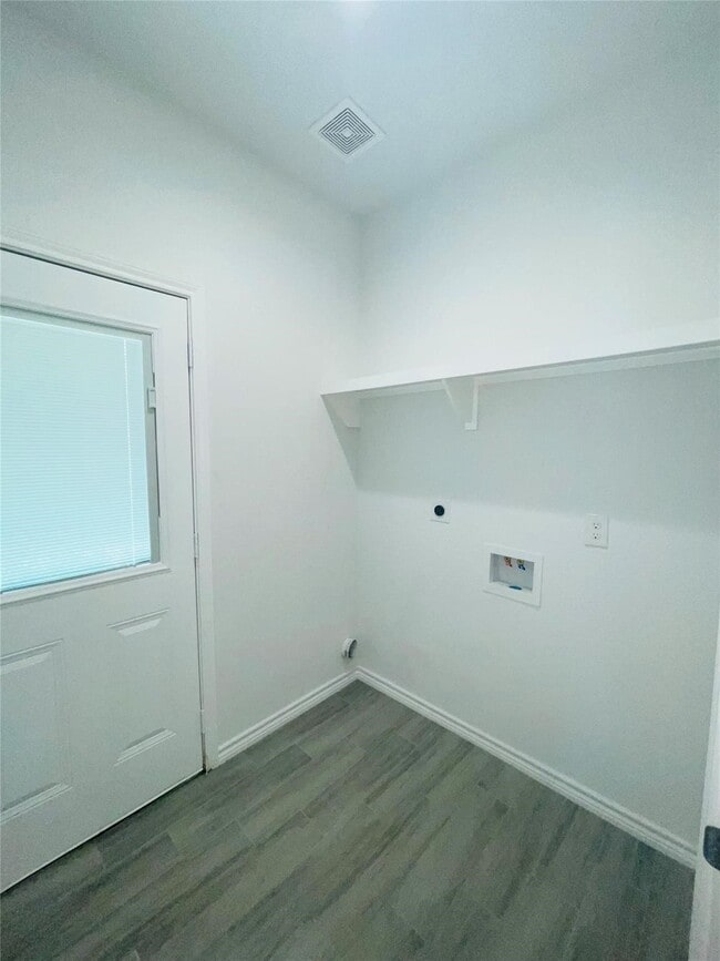 Building Photo - 16618 Meadowcroft St