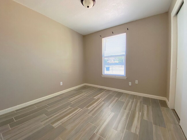 Building Photo - Northeast El Paso 3 bed with Refrig A/C