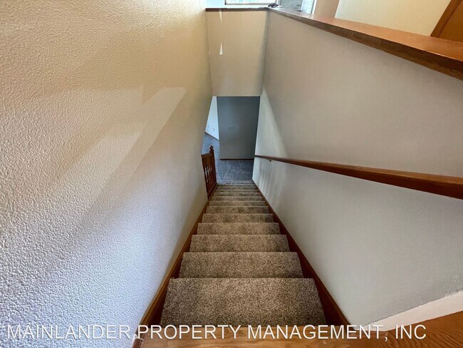 Building Photo - 3 br, 2.5 bath House - 2438 SOUTHSLOPE WAY