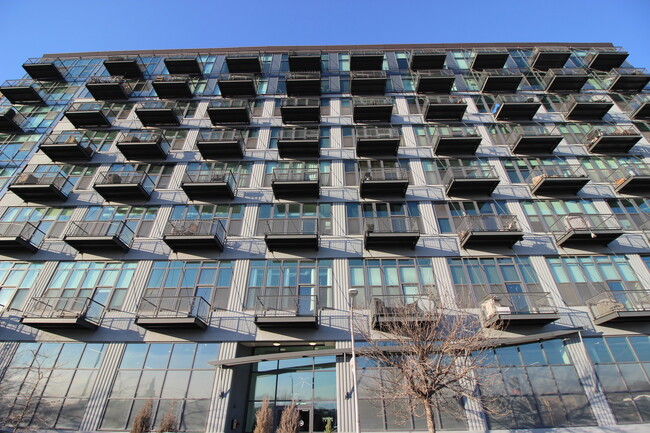 Building Photo - 1224 W Van Buren St