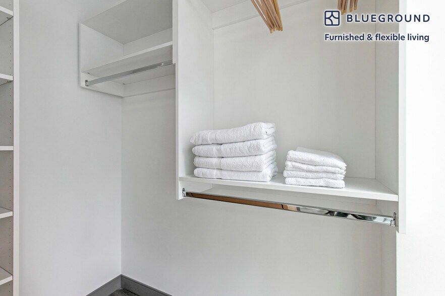 Building Photo - 60 E Randolph St