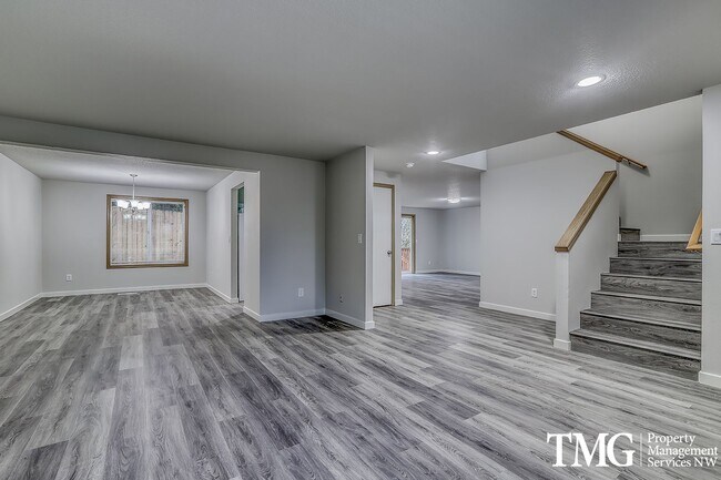 Building Photo - Spacious 4 Bedroom/2.5 Bath Hazell Dell Home!