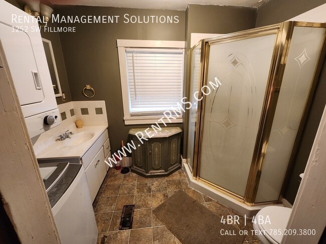 Building Photo - 1252 SW Fillmore-