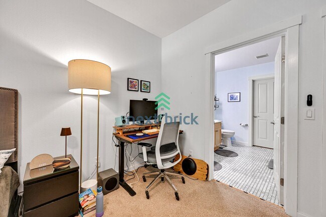 Building Photo - 2 BED & 2 BATH CONDO FOR RENT