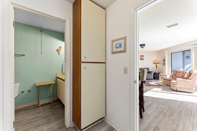 Building Photo - 8730 Thomas Dr