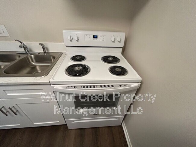 Building Photo - 5520 Beavercrest Dr