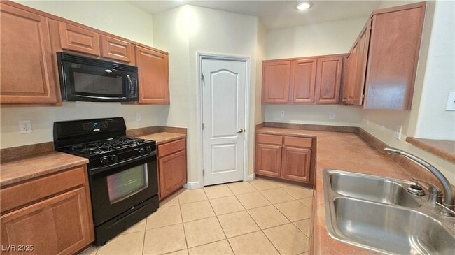 Building Photo - 9351 Pinewood Ridge St