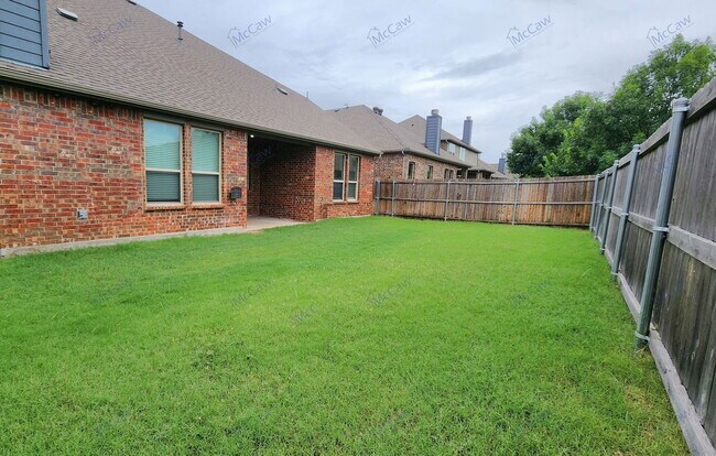 Building Photo - 3808 Hazelhurst Dr