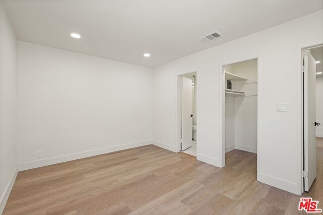 Building Photo - 2943 Los Olivos Ln