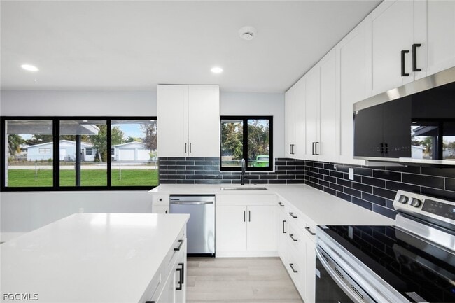 Building Photo - 1389 Pine Ave