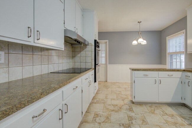 Building Photo - COMING SOON! 3 Beds| 2 Baths Updated Ranch...