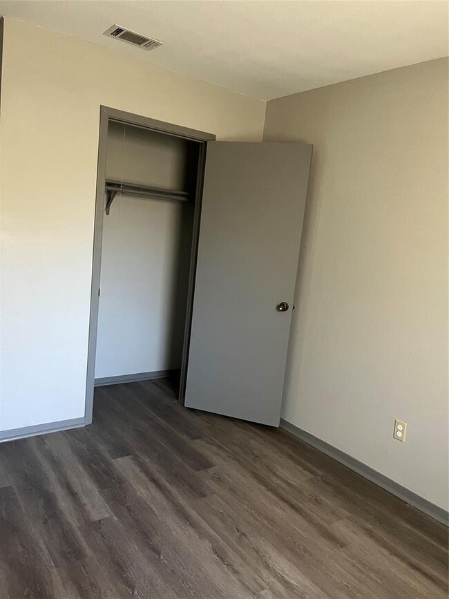 Building Photo - 705 Guadalimar St