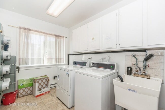 Building Photo - 9119 Lincoln Ct