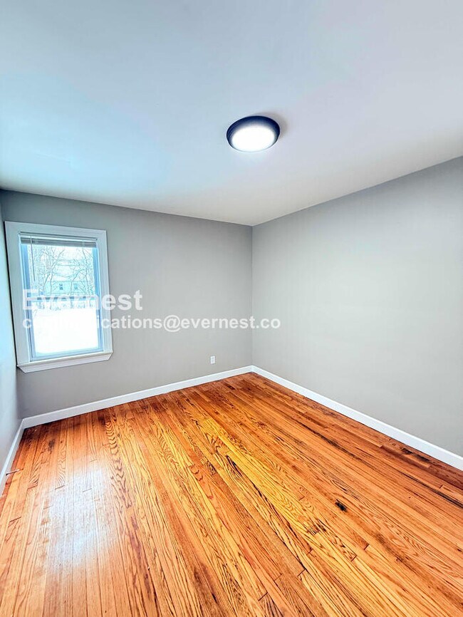 Building Photo - 15472 Lauder St