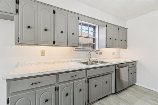 Building Photo - 11805 Ashford Dr