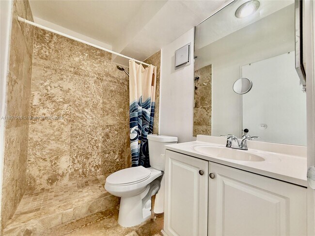 Building Photo - 10825 SW 112th Ave