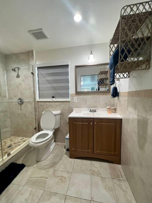 Building Photo - 3000 SW 114th Ave