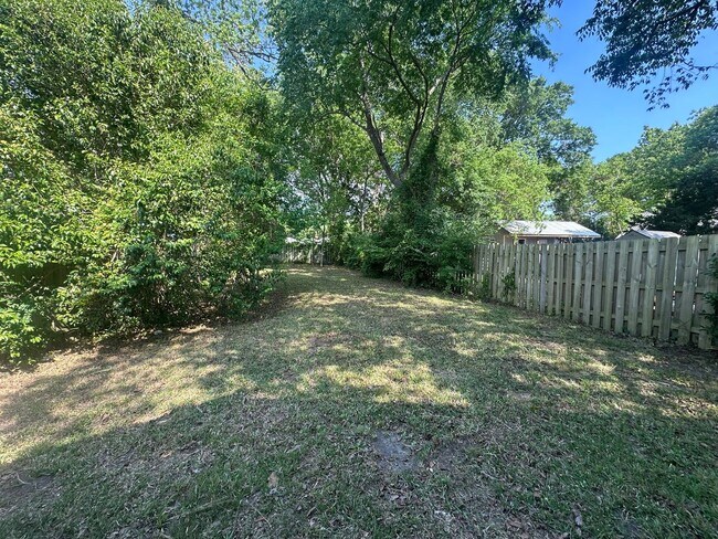 Building Photo - Charming Downtown Gem with Walkable Location Near Soda Pop District - Pet Friendly!