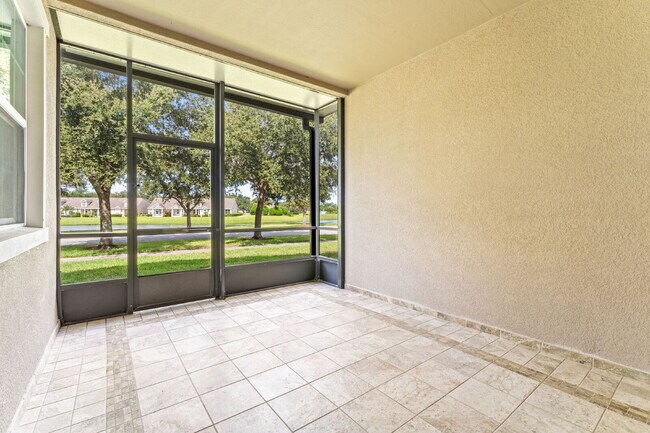 Building Photo - Spacious 3-Bed, 2.5 Bath End Unit Townhome in Windermere with 2 Car Garage!