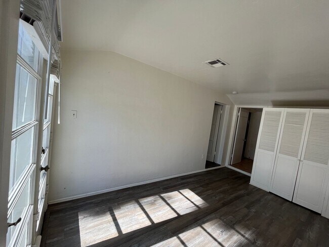 Building Photo - 1004 Occidental Dr