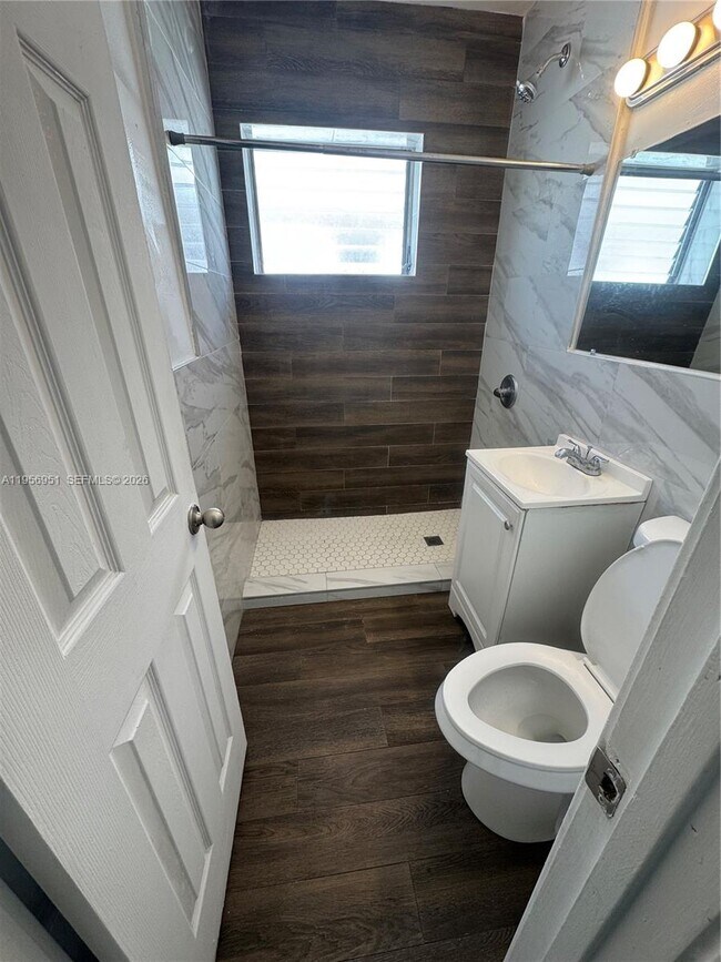 Building Photo - 7300 Harding Ave