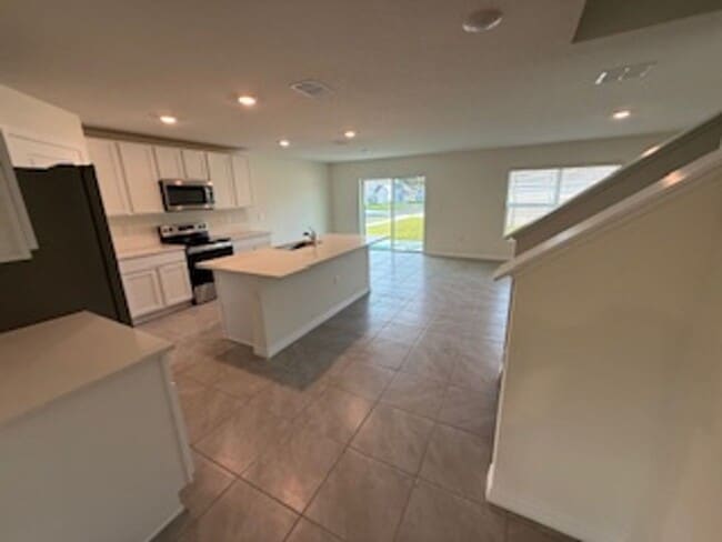 Building Photo - Beautiful New House
