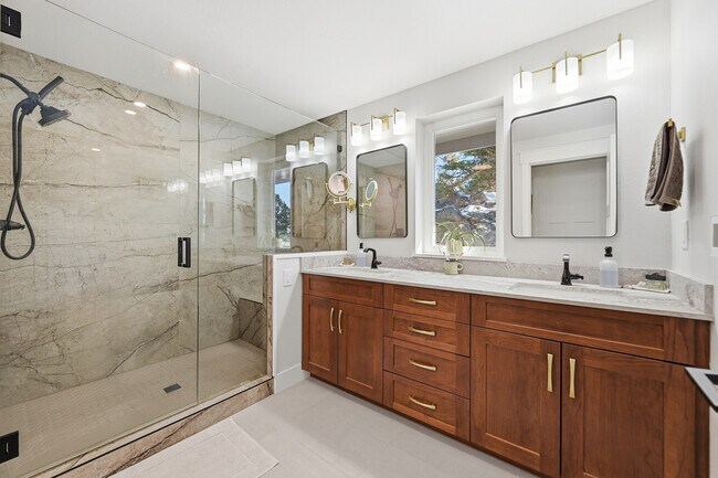 Building Photo - 30855 Walter Dr