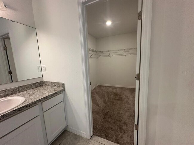 Building Photo - 118 Mandovi St