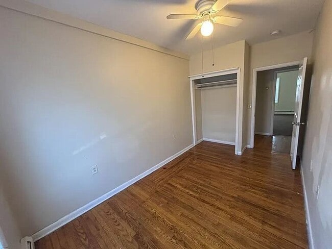 Building Photo - Spacious 4-bedroom house