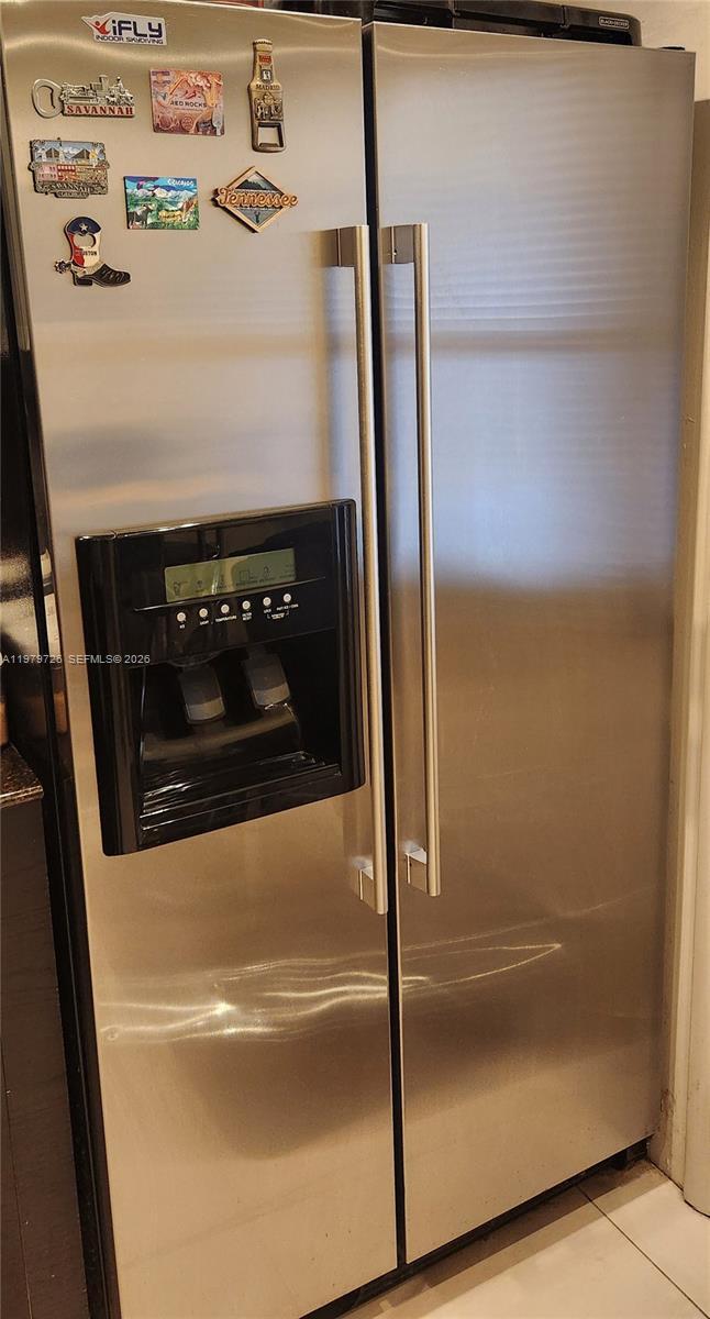 Building Photo - 3301 N Country Club Dr