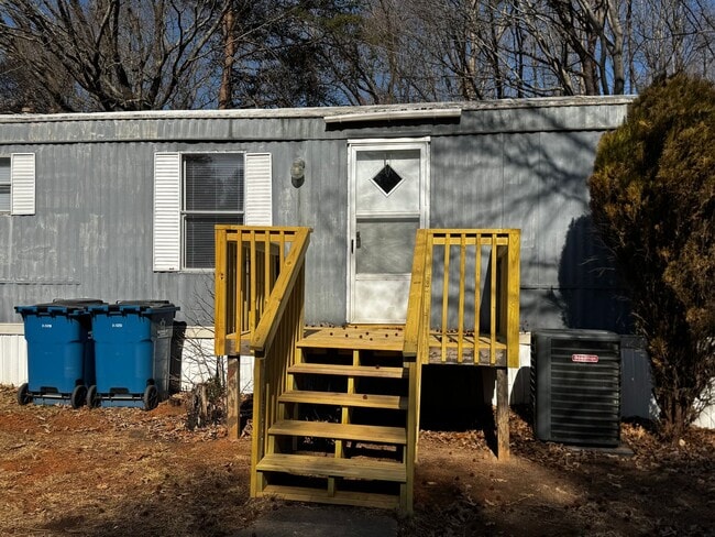 Building Photo - Three Bedroom Single Wide Home in Troutman