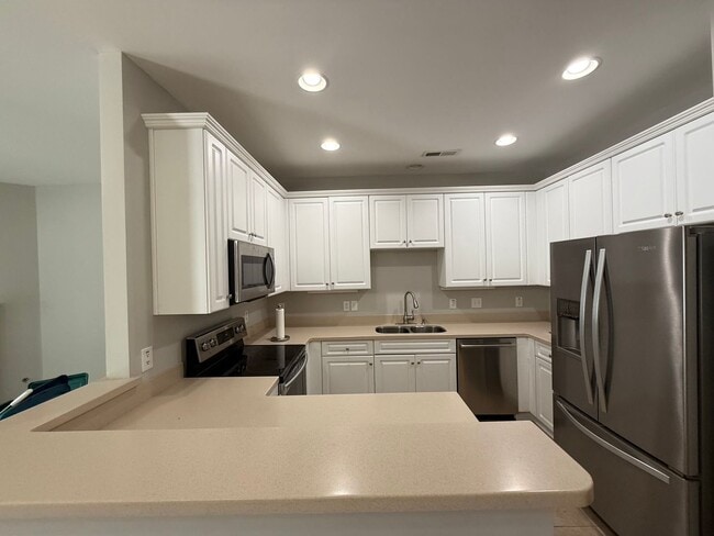 Building Photo - Move in Ready Three Bedroom Townhome in We...