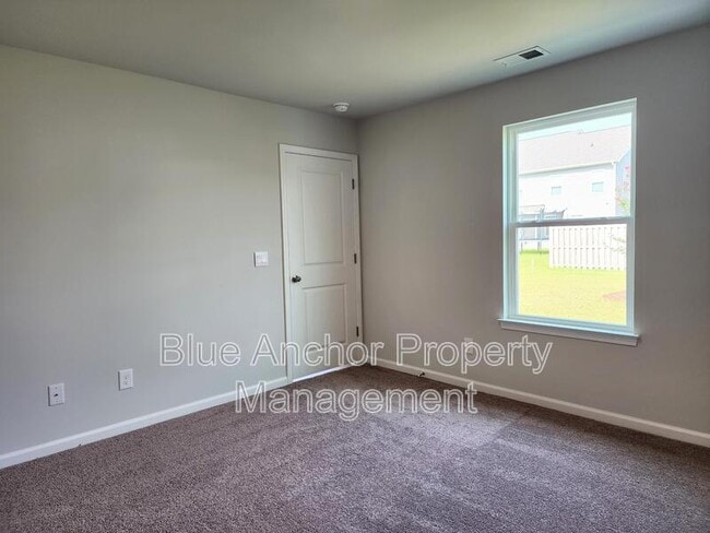 Building Photo - 1015 Course Ln