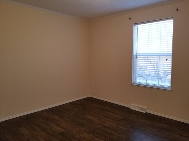 Building Photo - 1904 Creekstone Dr