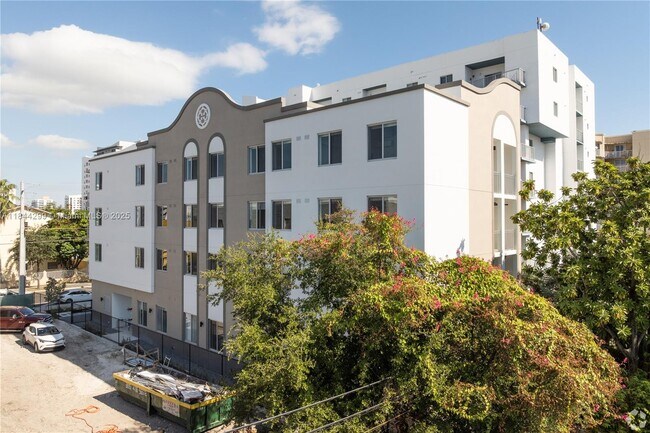 Building Photo - 650 SW 1st St