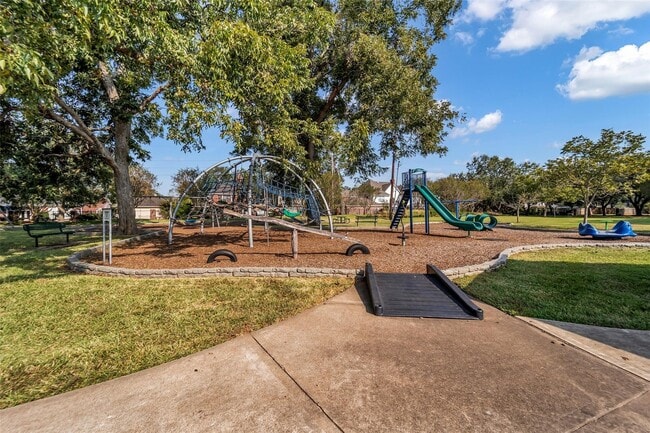 Building Photo - 3827 Bratton St