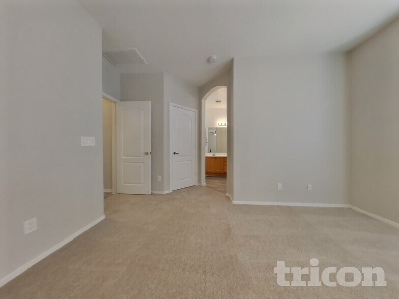 Building Photo - 11910 W Jackson St