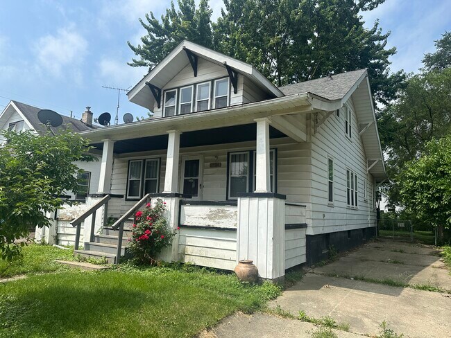 Building Photo - 1206 Hughes Ave