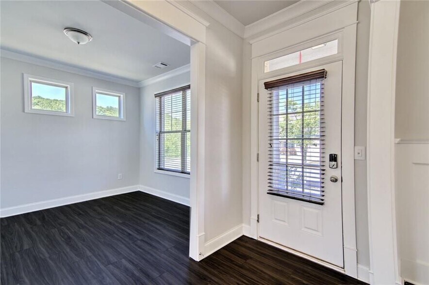 Building Photo - 7107 Branch Creek Cove