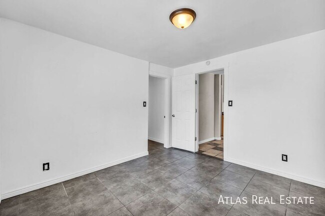 Building Photo - 853 Emeril Ave