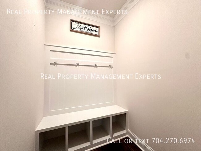 Building Photo - 6029 Whitechapel Ct