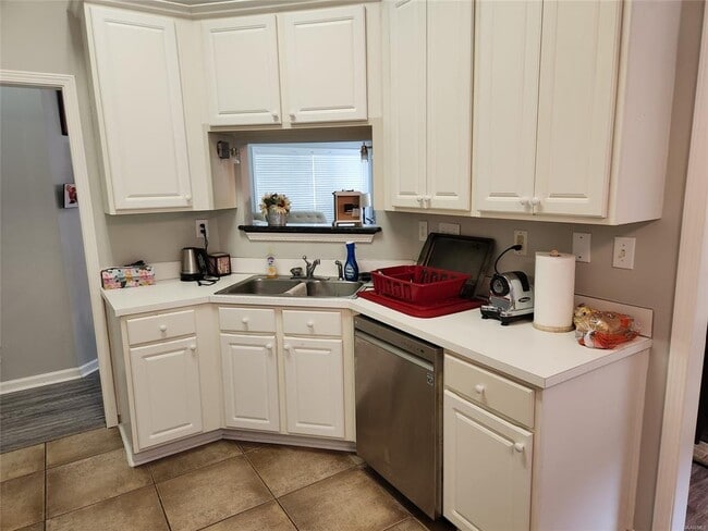 Building Photo - 9513 Greythorne Way