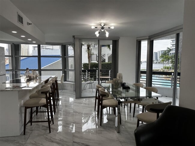 Building Photo - 19195 NE 36th Pl