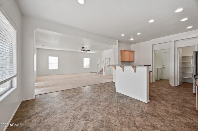 Building Photo - 43927 W Cypress Ln