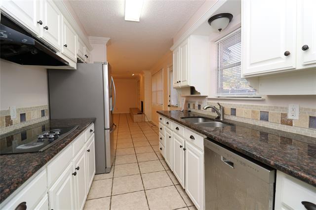 Building Photo - 2703 Peachtree Ln