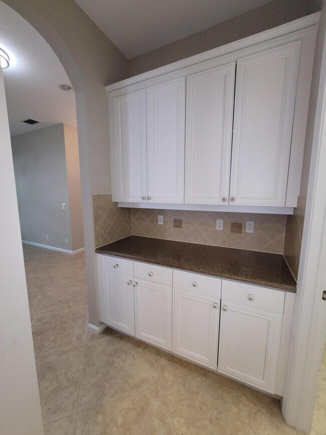 Building Photo - 9335 Plantation Estates Dr