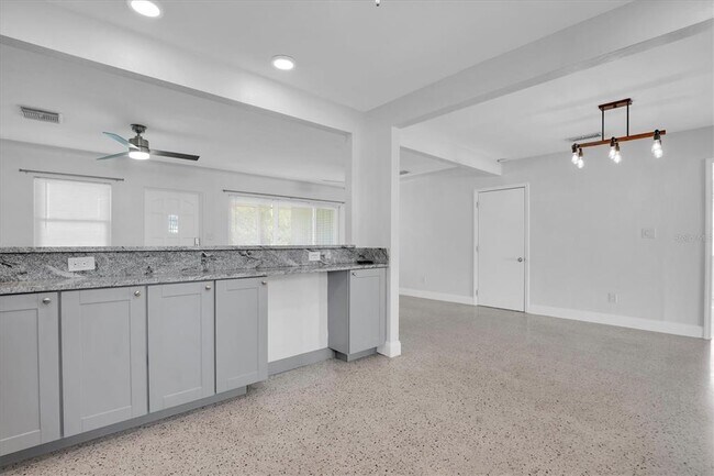 Building Photo - 765 56th Ave S