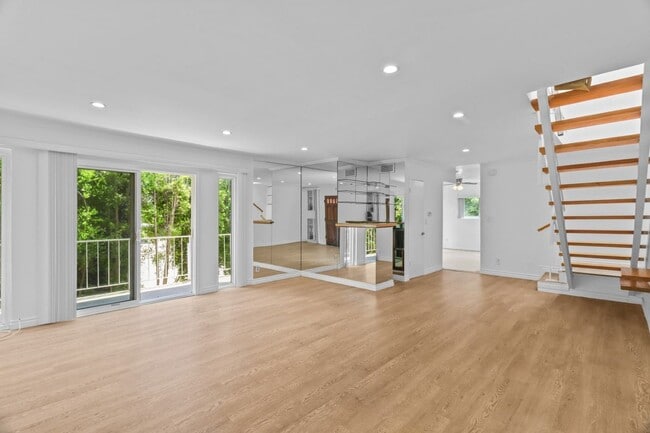 Building Photo - 4610 Densmore Ave
