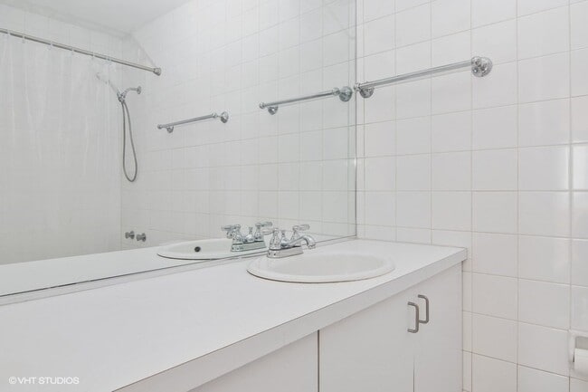 Building Photo - 70 W Burton Pl